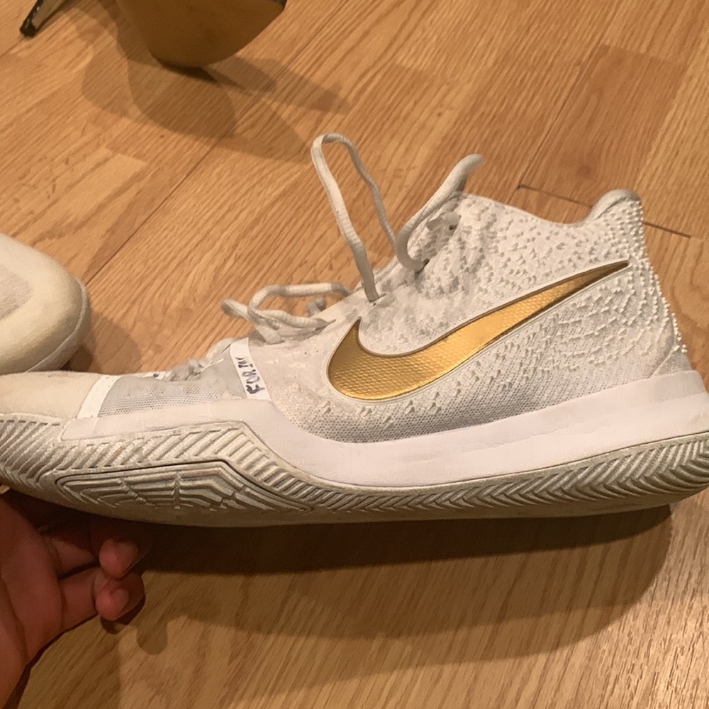 Kyrie 3 - Picture 4 of 5